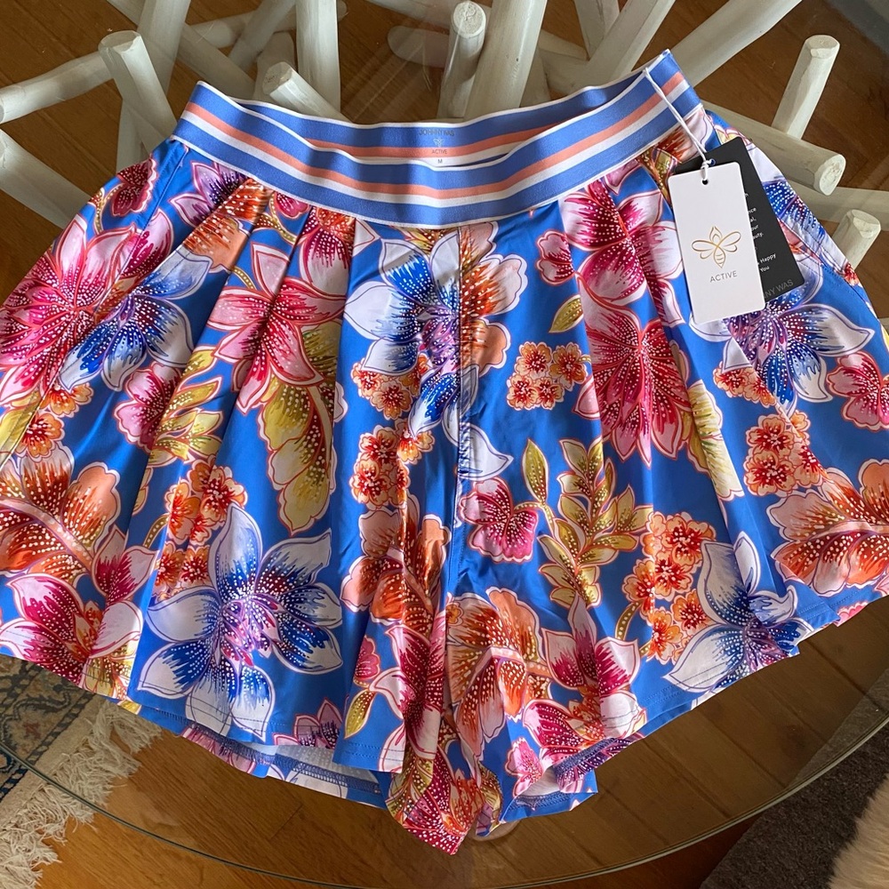 Johnny Was Leilah Bee Active Flutter Skort, size M, front rise-12”, inseam-5”